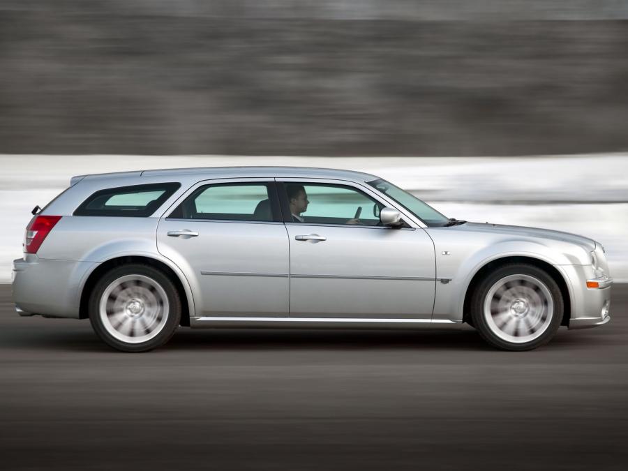  Chrysler 300C SRT8 Touring 2006 года  (фото 17 из 21)